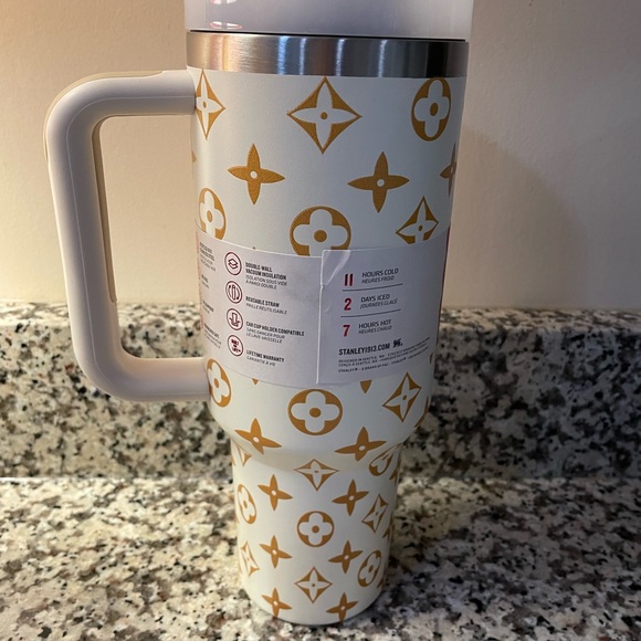 Stanley LV Stainless Steel Tumbler Cup handle NEW white 40 ounce insulated - Picture 2 of 4